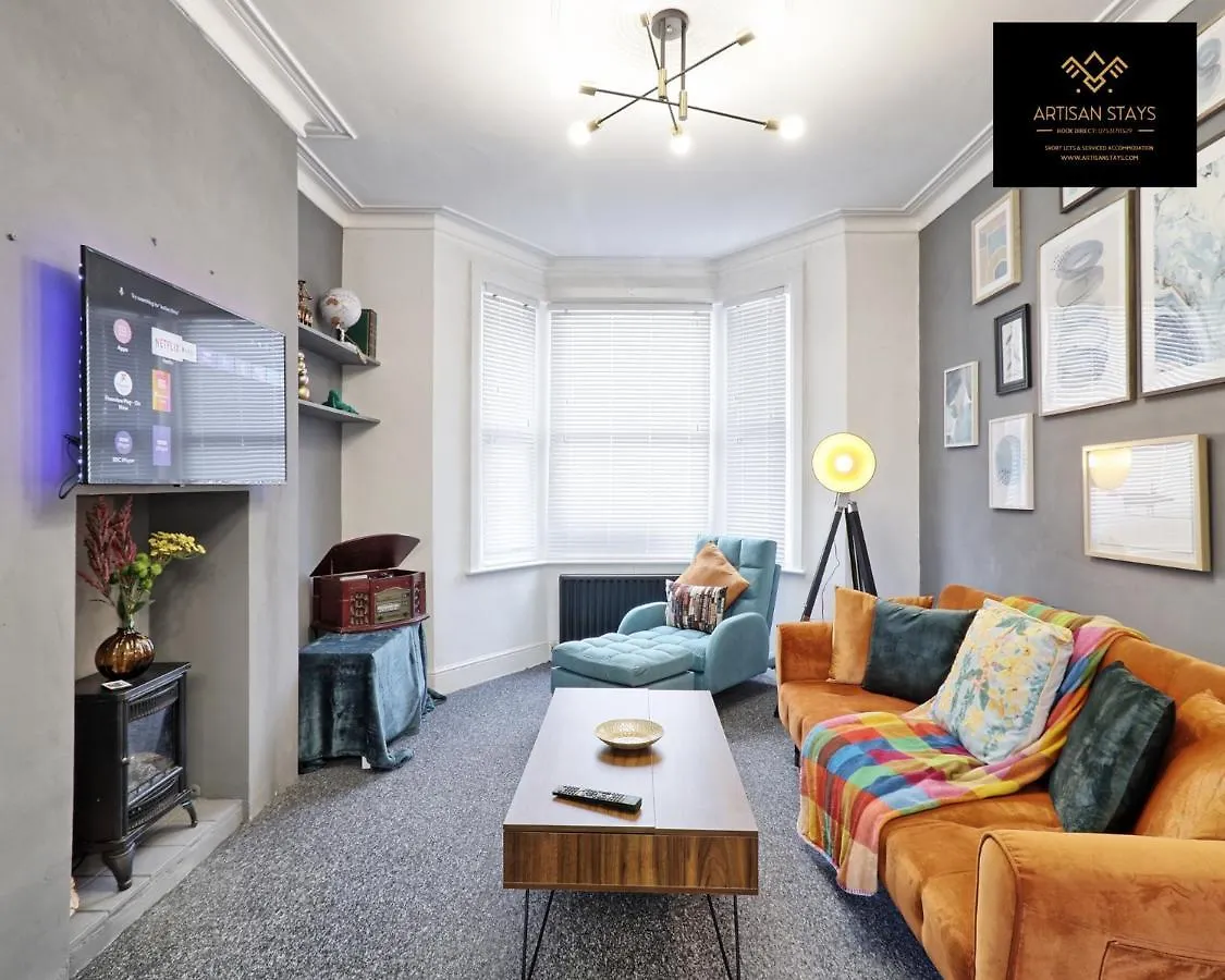 Holiday home Vintage Vibes By Artisan Stays In Southend-On-Sea I Weekly Or Monthly Stay Offer I Pvt Parking I Sleeps 5