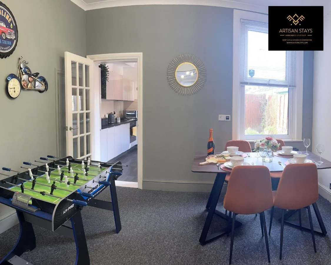 Vintage Vibes By Artisan Stays In Southend-On-Sea I Weekly Or Monthly Stay Offer I Pvt Parking I Sleeps 5 Holiday home