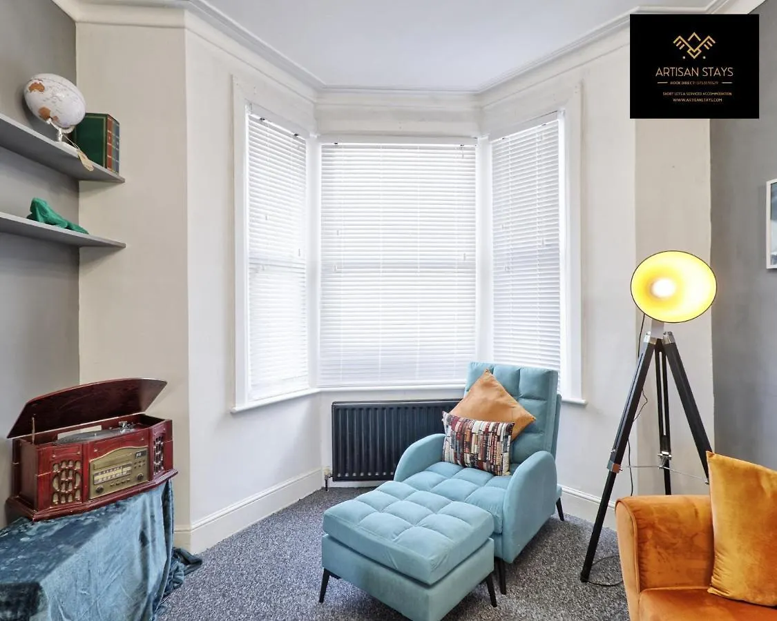 Vintage Vibes By Artisan Stays In Southend-On-Sea I Weekly Or Monthly Stay Offer I Pvt Parking I Sleeps 5 0*,  United Kingdom
