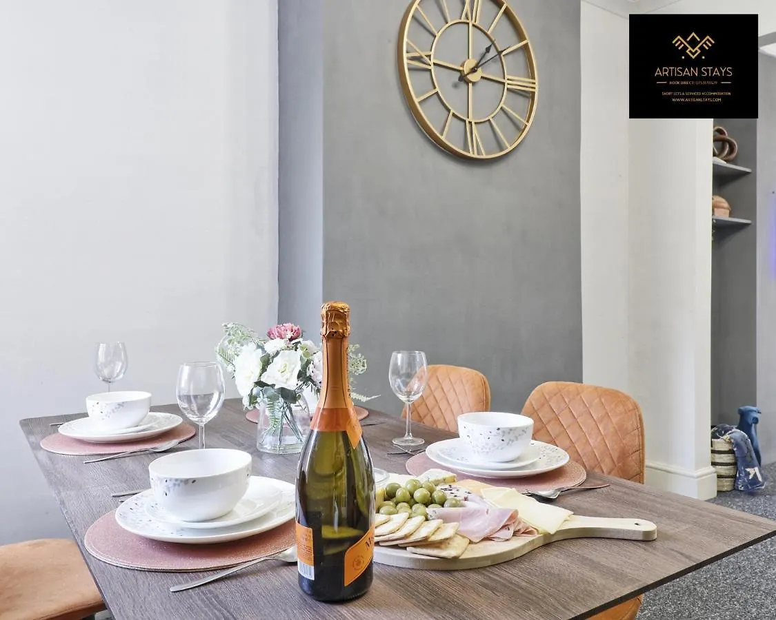 Vintage Vibes By Artisan Stays In Southend-On-Sea I Weekly Or Monthly Stay Offer I Pvt Parking I Sleeps 5 Holiday home