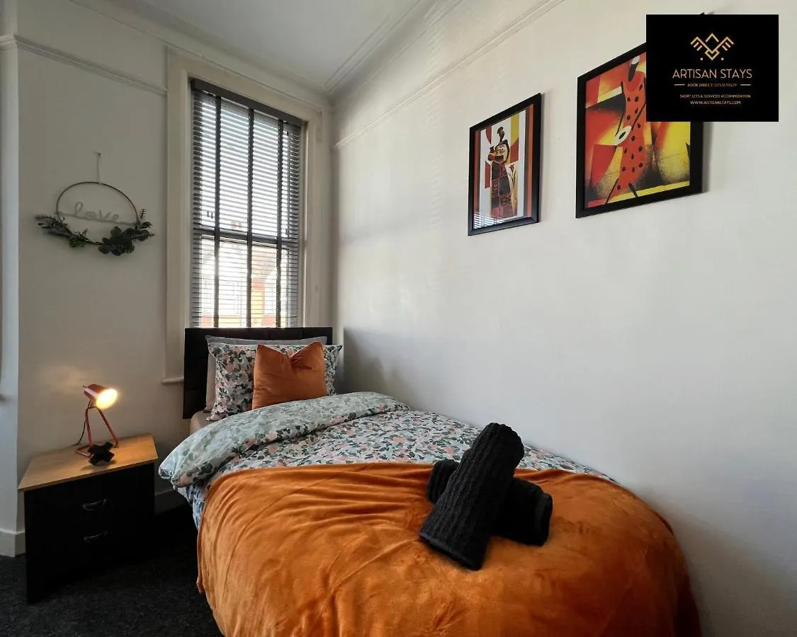 Holiday home Vintage Vibes By Artisan Stays In Southend-On-Sea I Weekly Or Monthly Stay Offer I Pvt Parking I Sleeps 5 United Kingdom
