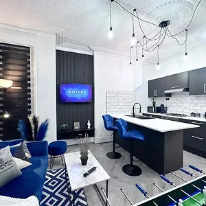 Swanky Seaside Sanctuary W Foozeball - Southend-on-Sea